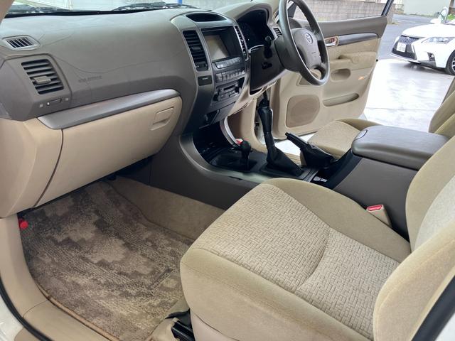 ランドクルーザープラド TX 4WD バックカメラ ナビ アルミホイール キーレスエントリー 電動格納ミラー AT 盗難防止システム 衝突安全ボディ CD MD 3列シート ABS エアコン パワーステアリング パワーウィンドウ(48枚目)