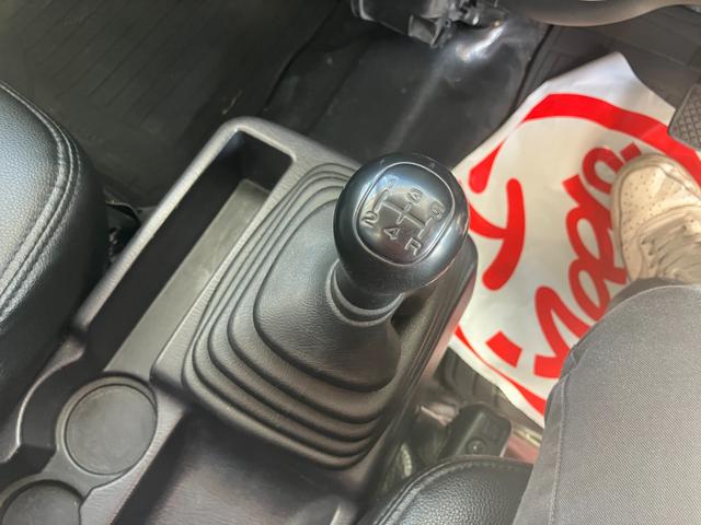 シフトレバー。ぜひ一度お客様の目で確認してください。