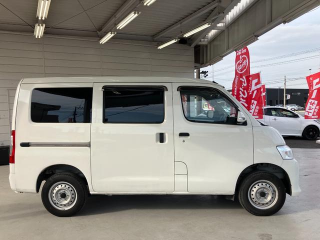 タウンエースバン ＧＬ　ＥＴＣ　バックカメラ　ナビ　ＴＶ　クリアランスソナー　衝突被害軽減システム　両側スライドドア　キーレスエントリー　アイドリングストップ　電動格納ミラー　ＣＶＴ　ＣＤ　ＵＳＢ　Ｂｌｕｅｔｏｏｔｈ　ＥＳＣ（15枚目）