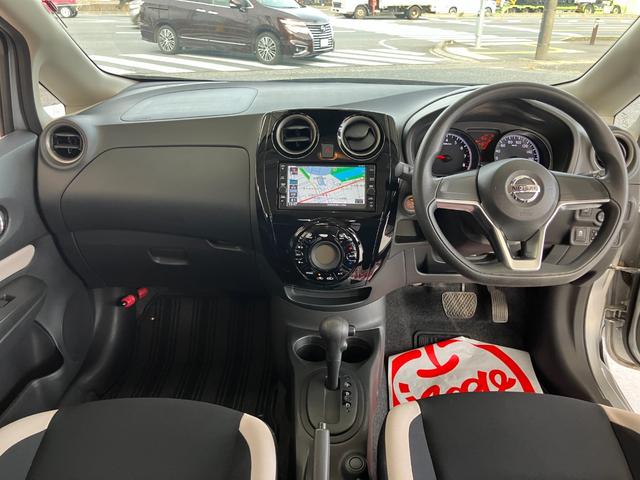 ノート Ｘ　バックカメラ　ナビ　ＴＶ　レーンアシスト　衝突被害軽減システム　アルミホイール　スマートキー　アイドリングストップ　電動格納ミラー　ＣＶＴ　盗難防止システム　衝突安全ボディ　ＡＢＳ　ＥＳＣ　ＥＴＣ（2枚目）