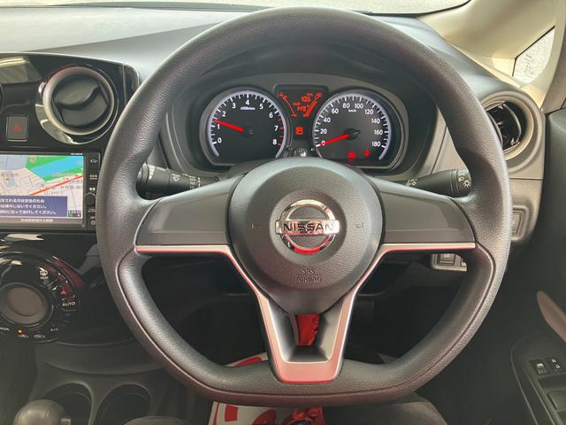 ノート Ｘ　バックカメラ　ナビ　ＴＶ　レーンアシスト　衝突被害軽減システム　アルミホイール　スマートキー　アイドリングストップ　電動格納ミラー　ＣＶＴ　盗難防止システム　衝突安全ボディ　ＡＢＳ　ＥＳＣ　ＥＴＣ（3枚目）