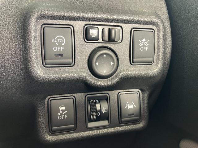 ノート Ｘ　バックカメラ　ナビ　ＴＶ　レーンアシスト　衝突被害軽減システム　アルミホイール　スマートキー　アイドリングストップ　電動格納ミラー　ＣＶＴ　盗難防止システム　衝突安全ボディ　ＡＢＳ　ＥＳＣ　ＥＴＣ（8枚目）