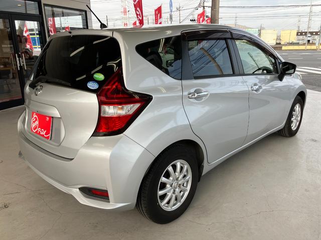 ノート Ｘ　バックカメラ　ナビ　ＴＶ　レーンアシスト　衝突被害軽減システム　アルミホイール　スマートキー　アイドリングストップ　電動格納ミラー　ＣＶＴ　盗難防止システム　衝突安全ボディ　ＡＢＳ　ＥＳＣ　ＥＴＣ（17枚目）