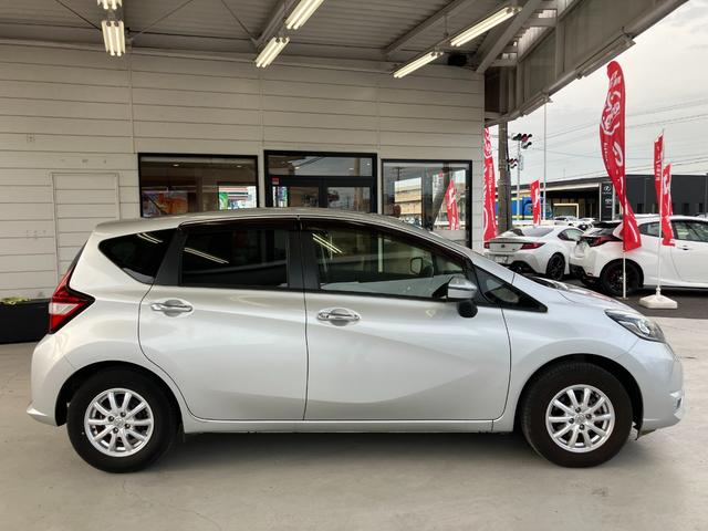 ノート Ｘ　バックカメラ　ナビ　ＴＶ　レーンアシスト　衝突被害軽減システム　アルミホイール　スマートキー　アイドリングストップ　電動格納ミラー　ＣＶＴ　盗難防止システム　衝突安全ボディ　ＡＢＳ　ＥＳＣ　ＥＴＣ（21枚目）