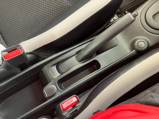 ノート Ｘ　バックカメラ　ナビ　ＴＶ　レーンアシスト　衝突被害軽減システム　アルミホイール　スマートキー　アイドリングストップ　電動格納ミラー　ＣＶＴ　盗難防止システム　衝突安全ボディ　ＡＢＳ　ＥＳＣ　ＥＴＣ（31枚目）