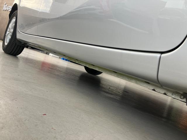 ノート Ｘ　バックカメラ　ナビ　ＴＶ　レーンアシスト　衝突被害軽減システム　アルミホイール　スマートキー　アイドリングストップ　電動格納ミラー　ＣＶＴ　盗難防止システム　衝突安全ボディ　ＡＢＳ　ＥＳＣ　ＥＴＣ（65枚目）