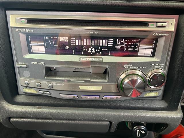 ハイラックスピックアップ ダブルキャブ　ＳＳＲ　４ＷＤ　ＭＴ　エアコン　ＣＤ　カセット	スペアキー有り　タイミングベルトＨ２８年６月１５日８４，０００ｋｍ時交換ステッカー有り　５速マニュアル車両　４ＷＤ　社外１５インチ　社外オーディオ　ＣＤ　ラジオ（4枚目）