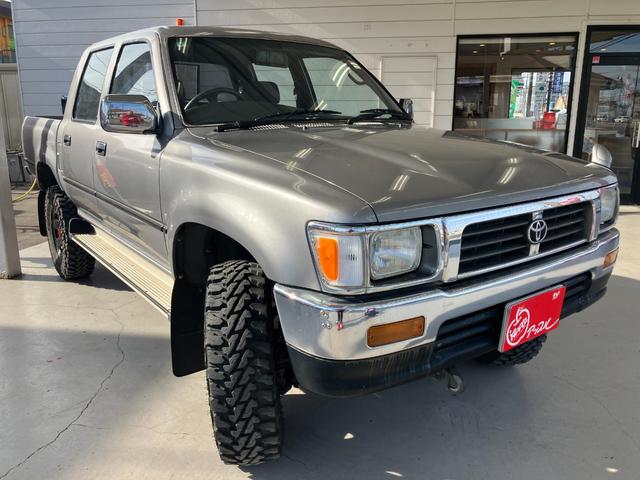 ハイラックスピックアップ ダブルキャブ　ＳＳＲ　４ＷＤ　ＭＴ　エアコン　ＣＤ　カセット	スペアキー有り　タイミングベルトＨ２８年６月１５日８４，０００ｋｍ時交換ステッカー有り　５速マニュアル車両　４ＷＤ　社外１５インチ　社外オーディオ　ＣＤ　ラジオ（13枚目）