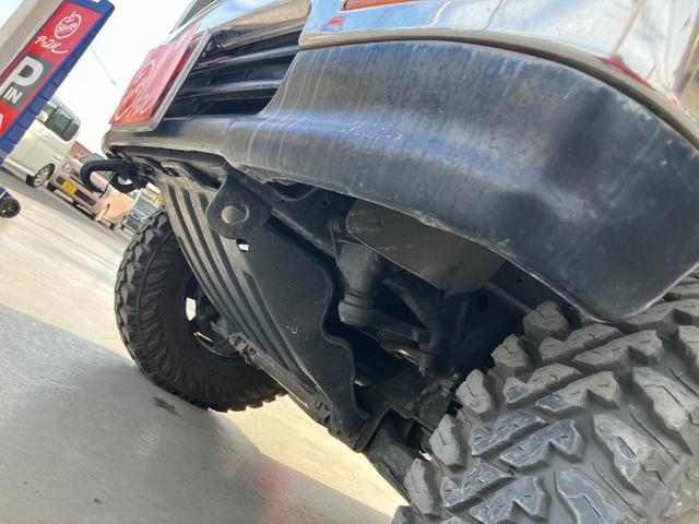 ハイラックスピックアップ ダブルキャブ　ＳＳＲ　４ＷＤ　ＭＴ　エアコン　ＣＤ　カセット	スペアキー有り　タイミングベルトＨ２８年６月１５日８４，０００ｋｍ時交換ステッカー有り　５速マニュアル車両　４ＷＤ　社外１５インチ　社外オーディオ　ＣＤ　ラジオ（32枚目）