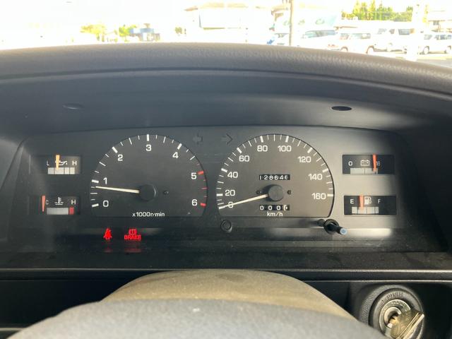 ハイラックスピックアップ ダブルキャブ　ＳＳＲ　４ＷＤ　ＭＴ　エアコン　ＣＤ　カセット	スペアキー有り　タイミングベルトＨ２８年６月１５日８４，０００ｋｍ時交換ステッカー有り　５速マニュアル車両　４ＷＤ　社外１５インチ　社外オーディオ　ＣＤ　ラジオ（40枚目）