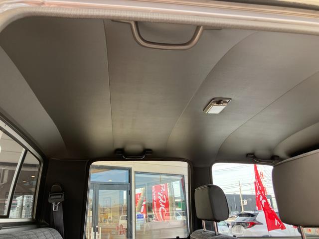 ハイラックスピックアップ ダブルキャブ　ＳＳＲ　４ＷＤ　ＭＴ　エアコン　ＣＤ　カセット	スペアキー有り　タイミングベルトＨ２８年６月１５日８４，０００ｋｍ時交換ステッカー有り　５速マニュアル車両　４ＷＤ　社外１５インチ　社外オーディオ　ＣＤ　ラジオ（49枚目）