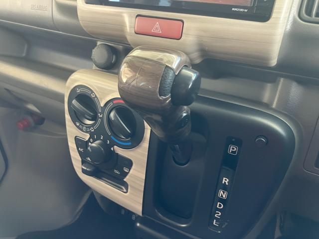 ＮＶ１００クリッパーバン ＧＸターボ　純正ベットキット　ＡＴ　衝突被害軽減システム　クリアランスソナー　レーンアシスト　ドライブレコーダー　ＴＶ　両側スライドドア　キーレスエントリー　電動格納ミラー　オートライト　アルミホイール　ＥＳＣ（9枚目）