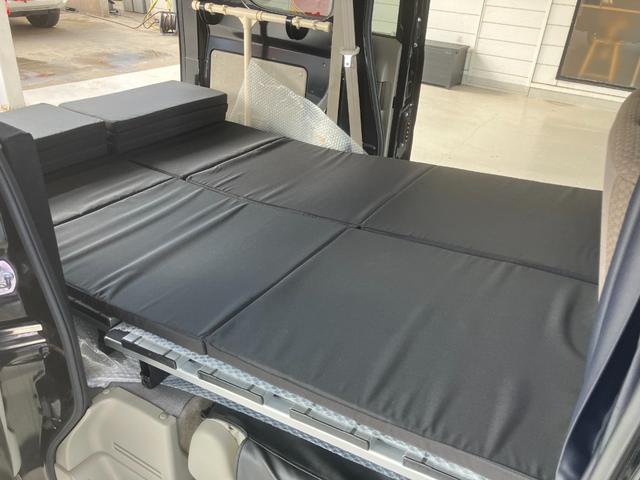 ＮＶ１００クリッパーバン ＧＸターボ　純正ベットキット　ＡＴ　衝突被害軽減システム　クリアランスソナー　レーンアシスト　ドライブレコーダー　ＴＶ　両側スライドドア　キーレスエントリー　電動格納ミラー　オートライト　アルミホイール　ＥＳＣ（21枚目）