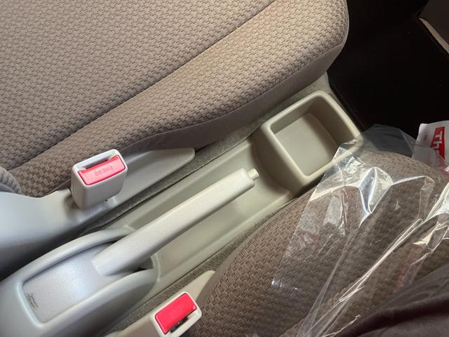 ＮＶ１００クリッパーバン ＧＸターボ　純正ベットキット　ＡＴ　衝突被害軽減システム　クリアランスソナー　レーンアシスト　ドライブレコーダー　ＴＶ　両側スライドドア　キーレスエントリー　電動格納ミラー　オートライト　アルミホイール　ＥＳＣ（48枚目）