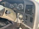 ハイラックスピックアップ ダブルキャブ　ＳＳＲ　４ＷＤ　ＭＴ　エアコン　ＣＤ　カセット	スペアキー有り　タイミングベルトＨ２８年６月１５日８４，０００ｋｍ時交換ステッカー有り　５速マニュアル車両　４ＷＤ　社外１５インチ　社外オーディオ　ＣＤ　ラジオ（7枚目）
