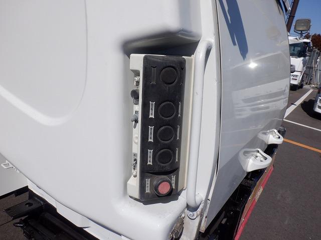 エルフトラック 　３．２ｔ　ワイド　回転板式　ダンプ排出　パッカー車　新明和（12枚目）