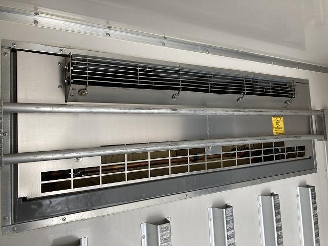 エルフトラック ワイドロング オートマ 2.95t 格納パワーゲート(ラジコン付) 冷蔵冷凍車 バン 東プレ マイナス5℃(12枚目)