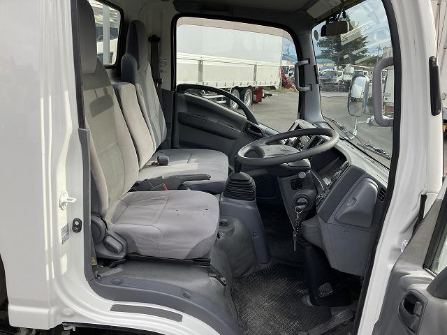 エルフトラック 　１．８ｔ　標準ロング　パワーゲート付き　平ボディー（24枚目）