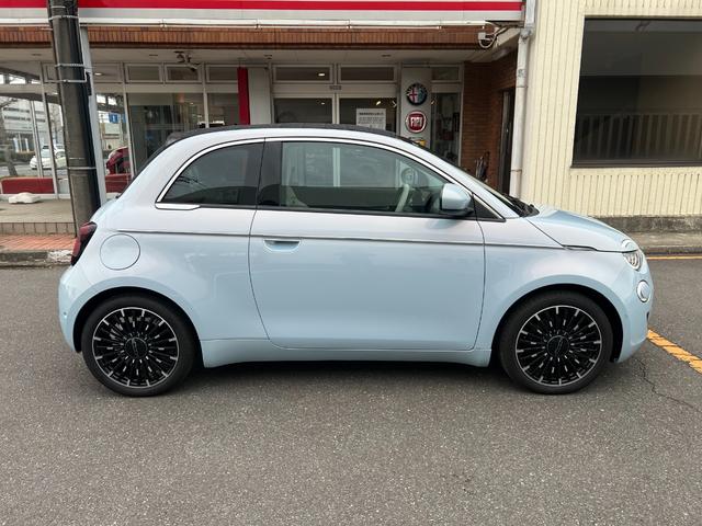 500e オープン 新車保証継承 Bカメラ LEDライト スマートキー ガラスルーフ パーキングセンサー シートヒーター ナビ フルオートエアコン 前面衝突警報 LKA(4枚目)