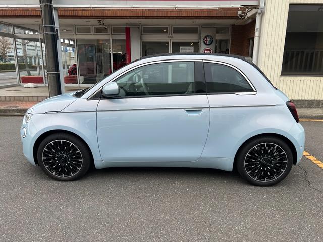 500e オープン 新車保証継承 Bカメラ LEDライト スマートキー ガラスルーフ パーキングセンサー シートヒーター ナビ フルオートエアコン 前面衝突警報 LKA(5枚目)