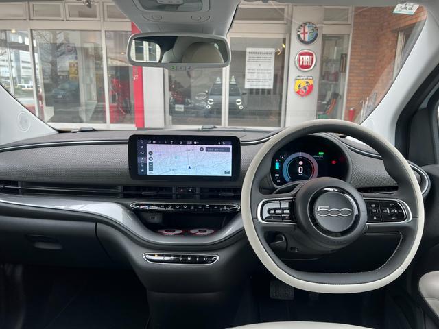 500e オープン 新車保証継承 Bカメラ LEDライト スマートキー ガラスルーフ パーキングセンサー シートヒーター ナビ フルオートエアコン 前面衝突警報 LKA(14枚目)