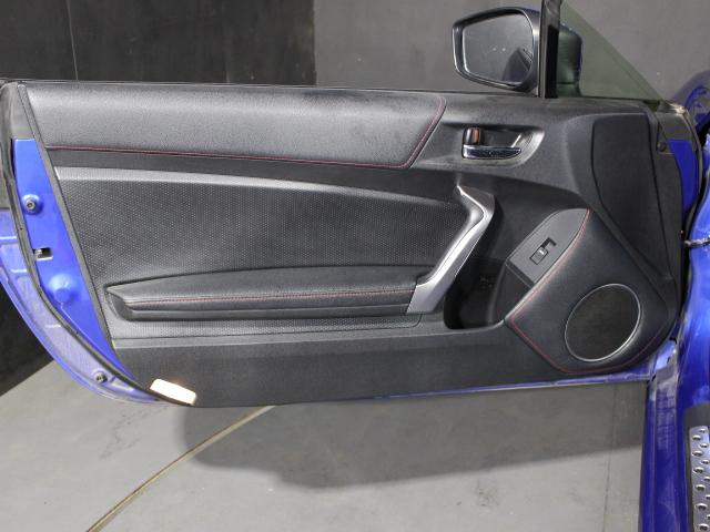 S C型 パナソニックSDナビ フルセグ バックカメラ 純正17インチアルミ パドルシフト スマートキー ETC HID 横滑り防止 オートライト(41枚目)