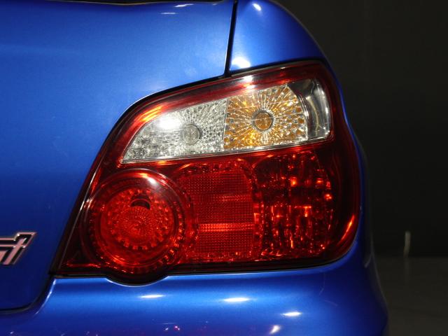 インプレッサ ＷＲＸ　ＳＴｉ　ＨＩＤ　純正１７ＡＷ　ケンウッドＭＤＣＤ２ＤＩＮプレイヤー　ＥＴＣ　アプライドＣ型　タイミングベルト交換済　４ＷＤ　ターボ　６速ＭＴ（31枚目）