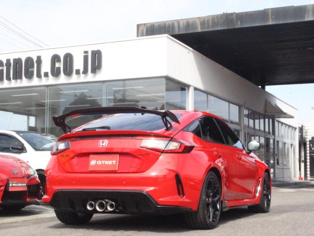 シビック タイプR レーシングブラックパッケージ 1オーナー 純正OPカーボンテールゲートスポイラー RBP専用ブラック内装 ワイヤレス充電器 自動防眩ルームミラー Honda SENSING ホンダコネクトディスプレー ETC2.0 ナビTV(2枚目)