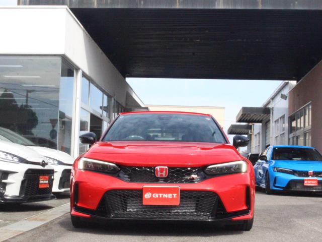 シビック タイプR レーシングブラックパッケージ 1オーナー 純正OPカーボンテールゲートスポイラー RBP専用ブラック内装 ワイヤレス充電器 自動防眩ルームミラー Honda SENSING ホンダコネクトディスプレー ETC2.0 ナビTV(5枚目)