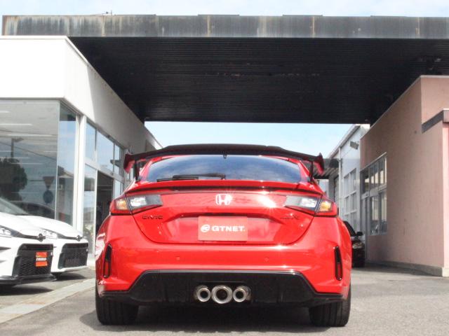 シビック タイプR レーシングブラックパッケージ 1オーナー 純正OPカーボンテールゲートスポイラー RBP専用ブラック内装 ワイヤレス充電器 自動防眩ルームミラー Honda SENSING ホンダコネクトディスプレー ETC2.0 ナビTV(6枚目)