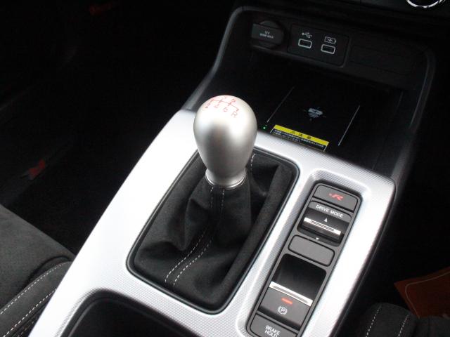 シビック タイプR レーシングブラックパッケージ 1オーナー 純正OPカーボンテールゲートスポイラー RBP専用ブラック内装 ワイヤレス充電器 自動防眩ルームミラー Honda SENSING ホンダコネクトディスプレー ETC2.0 ナビTV(13枚目)