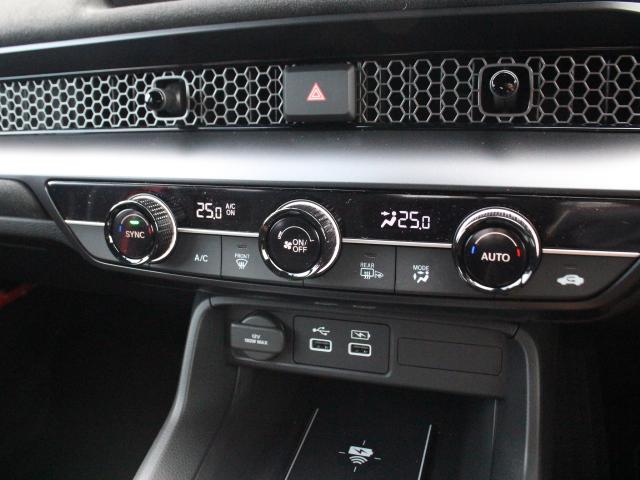 シビック タイプR レーシングブラックパッケージ 1オーナー 純正OPカーボンテールゲートスポイラー RBP専用ブラック内装 ワイヤレス充電器 自動防眩ルームミラー Honda SENSING ホンダコネクトディスプレー ETC2.0 ナビTV(26枚目)