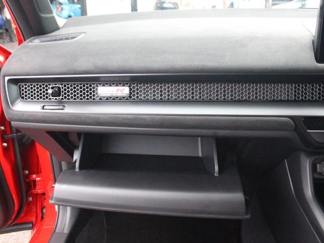 シビック タイプR レーシングブラックパッケージ 1オーナー 純正OPカーボンテールゲートスポイラー RBP専用ブラック内装 ワイヤレス充電器 自動防眩ルームミラー Honda SENSING ホンダコネクトディスプレー ETC2.0 ナビTV(33枚目)