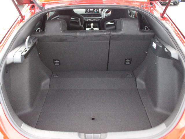 シビック タイプR レーシングブラックパッケージ 1オーナー 純正OPカーボンテールゲートスポイラー RBP専用ブラック内装 ワイヤレス充電器 自動防眩ルームミラー Honda SENSING ホンダコネクトディスプレー ETC2.0 ナビTV(35枚目)