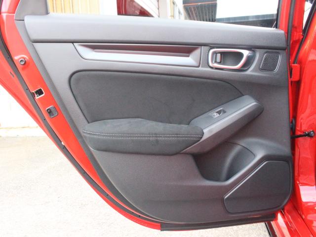 シビック タイプR レーシングブラックパッケージ 1オーナー 純正OPカーボンテールゲートスポイラー RBP専用ブラック内装 ワイヤレス充電器 自動防眩ルームミラー Honda SENSING ホンダコネクトディスプレー ETC2.0 ナビTV(41枚目)