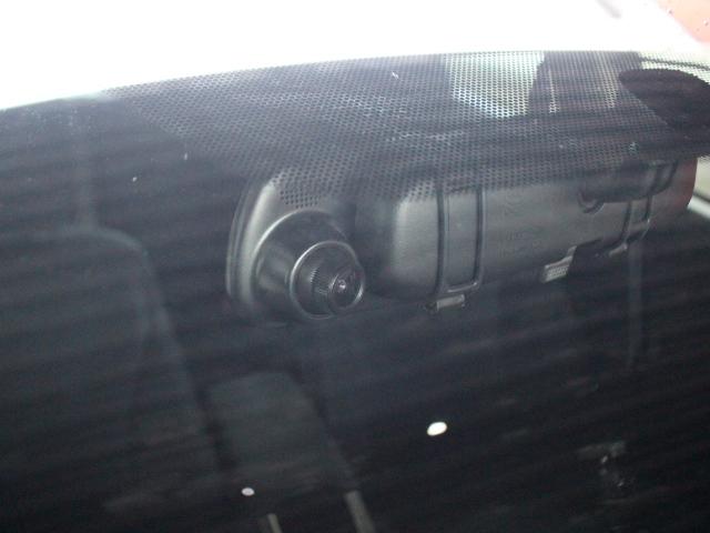 プリウス Ｓ　純正ＳＤナビ　Ｂカメラ　ＥＴＣ　ワンセグ　ＨＩＤ　オートライト　純正１５ＡＷ　カーテンサイドエアバッグ　ミラー一体型ドラレコ　スマートキー　プッシュスタート（17枚目）