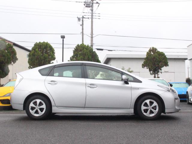 プリウス Ｓ　純正ＳＤナビ　Ｂカメラ　ＥＴＣ　ワンセグ　ＨＩＤ　オートライト　純正１５ＡＷ　カーテンサイドエアバッグ　ミラー一体型ドラレコ　スマートキー　プッシュスタート（19枚目）