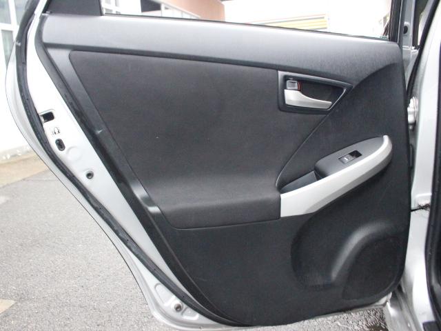 プリウス Ｓ　純正ＳＤナビ　Ｂカメラ　ＥＴＣ　ワンセグ　ＨＩＤ　オートライト　純正１５ＡＷ　カーテンサイドエアバッグ　ミラー一体型ドラレコ　スマートキー　プッシュスタート（33枚目）