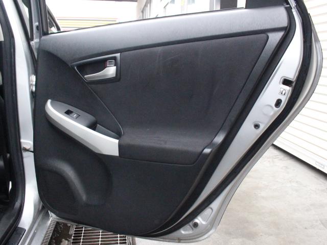 プリウス Ｓ　純正ＳＤナビ　Ｂカメラ　ＥＴＣ　ワンセグ　ＨＩＤ　オートライト　純正１５ＡＷ　カーテンサイドエアバッグ　ミラー一体型ドラレコ　スマートキー　プッシュスタート（34枚目）