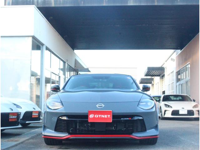 フェアレディＺ ニスモ　１オーナー　専用ドライブモードセレクター　純正ＲＥＣＡＲＯ製スポーツシート　純正レイズ製１９インチ鍛造ＡＷ　４輪アルミキャリパー対向ピストンブレーキ　ＢＯＳＥ　インテリジェントクルーズコントロール（5枚目）