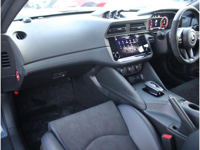 フェアレディＺ ニスモ　１オーナー　専用ドライブモードセレクター　純正ＲＥＣＡＲＯ製スポーツシート　純正レイズ製１９インチ鍛造ＡＷ　４輪アルミキャリパー対向ピストンブレーキ　ＢＯＳＥ　インテリジェントクルーズコントロール（11枚目）