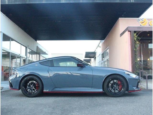 フェアレディＺ ニスモ　１オーナー　専用ドライブモードセレクター　純正ＲＥＣＡＲＯ製スポーツシート　純正レイズ製１９インチ鍛造ＡＷ　４輪アルミキャリパー対向ピストンブレーキ　ＢＯＳＥ　インテリジェントクルーズコントロール（18枚目）