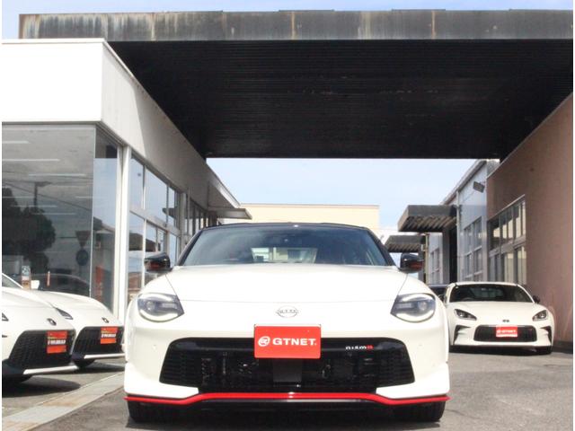 フェアレディＺ ニスモ　ＭＹ２５　禁煙車　専用レイズ１９インチ鍛造ＡＷ　純正ＯＰフロアマット　専用ＲＥＣＡＲＯシート　専用ステアリング　１２．３インチカラーディスプレイ　レーダークルーズコントロール　フロントドラレコ　ＥＴＣ（5枚目）