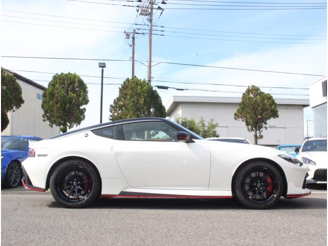 フェアレディＺ ニスモ　ＭＹ２５　禁煙車　専用レイズ１９インチ鍛造ＡＷ　純正ＯＰフロアマット　専用ＲＥＣＡＲＯシート　専用ステアリング　１２．３インチカラーディスプレイ　レーダークルーズコントロール　フロントドラレコ　ＥＴＣ（18枚目）