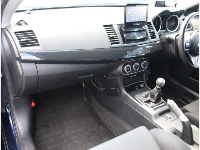 ランサー GSRエボリューションX HKSスーパーターボマフラー 車高調 インタークーラーパイピング Defiブースト計 カロッツェリアサイバーナビ スカウターモード フルセグ ETC 純正レカロシート HID オートライト(11枚目)