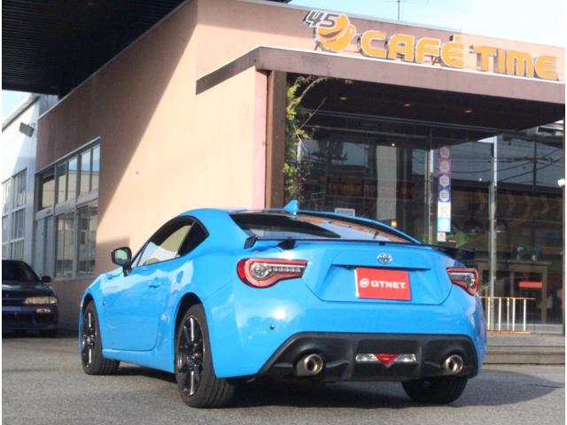 86 GTリミテッド ブラックパッケージ ブレンボキャリパー 専用ブラック塗装17インチアルミ 専用ブラック塗装リアスポ 専用ブラック塗装ドアミラー コーナーセンサー 純正SDナビ ハーフレザーシート シートヒーター ケンウッド前後ドラレコ(4枚目)