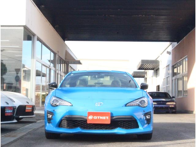 86 GTリミテッド ブラックパッケージ ブレンボキャリパー 専用ブラック塗装17インチアルミ 専用ブラック塗装リアスポ 専用ブラック塗装ドアミラー コーナーセンサー 純正SDナビ ハーフレザーシート シートヒーター ケンウッド前後ドラレコ(5枚目)