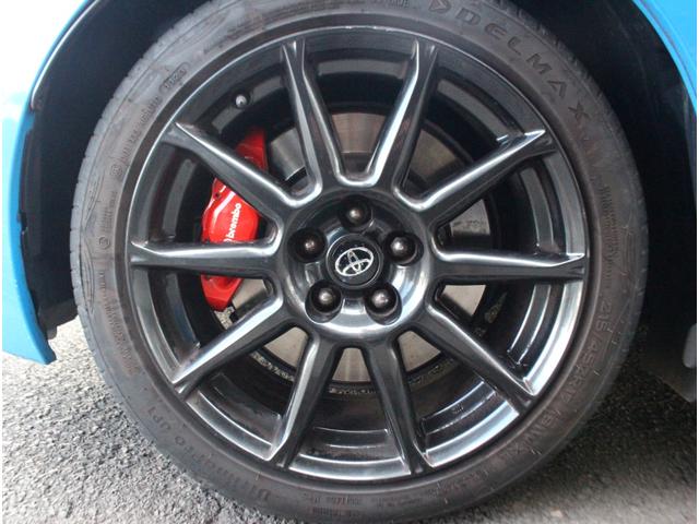 86 GTリミテッド ブラックパッケージ ブレンボキャリパー 専用ブラック塗装17インチアルミ 専用ブラック塗装リアスポ 専用ブラック塗装ドアミラー コーナーセンサー 純正SDナビ ハーフレザーシート シートヒーター ケンウッド前後ドラレコ(8枚目)