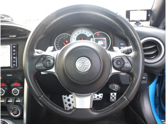 86 GTリミテッド ブラックパッケージ ブレンボキャリパー 専用ブラック塗装17インチアルミ 専用ブラック塗装リアスポ 専用ブラック塗装ドアミラー コーナーセンサー 純正SDナビ ハーフレザーシート シートヒーター ケンウッド前後ドラレコ(20枚目)