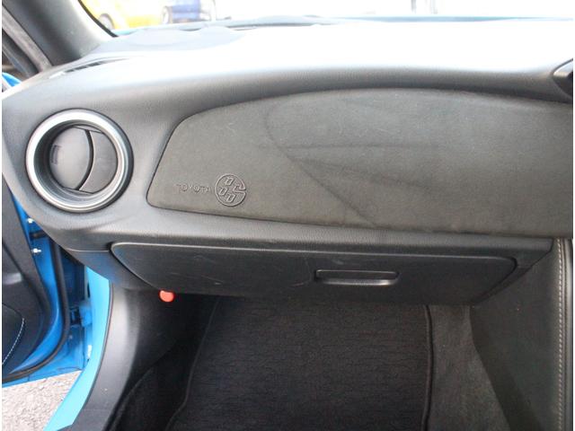 86 GTリミテッド ブラックパッケージ ブレンボキャリパー 専用ブラック塗装17インチアルミ 専用ブラック塗装リアスポ 専用ブラック塗装ドアミラー コーナーセンサー 純正SDナビ ハーフレザーシート シートヒーター ケンウッド前後ドラレコ(31枚目)